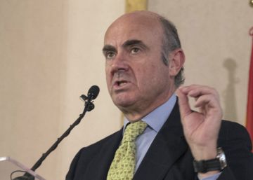 Guindos afirma que los clientes de los bancos catalanes “no tienen nada que temer”