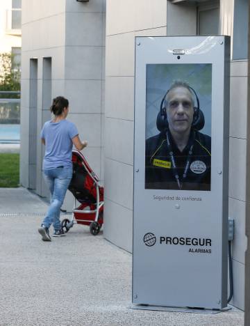 Estación de vigilancia inteligente de Prosegur instalada en una urbanización de Madrid. 