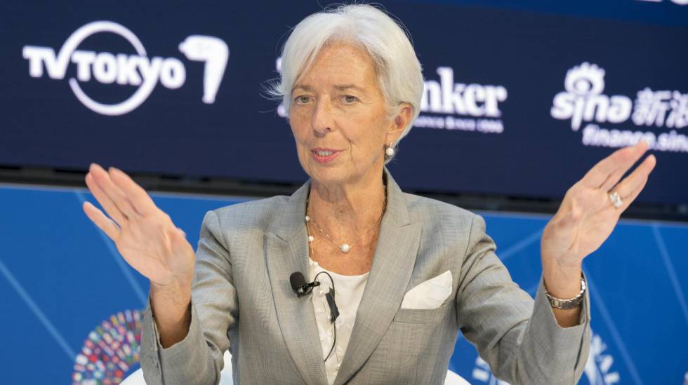 La directora del FMI Christine Lagarde, mientras participa en un debate de CNN sobre la economía global.