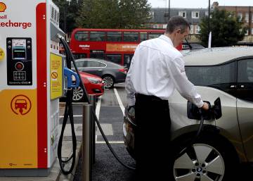 Los Gobiernos se suben al coche eléctrico