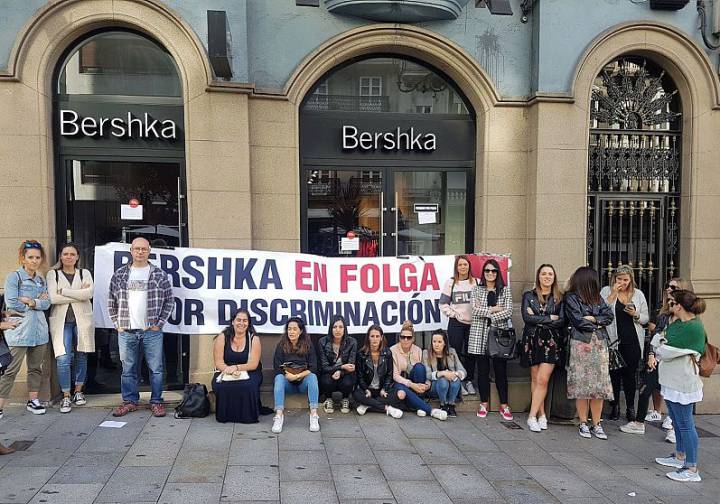 Bershka (Inditex): Tras una huelga de nueve días en la provincia de Pontevedra consiguen igualar sus condiciones laborales con las de A Coruña. 1509481658_564164_1509481841_noticia_normal_recorte1
