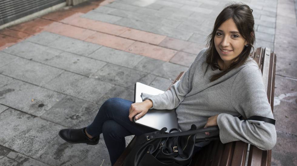 Isabel Herrera, estudiante de un master en Madrid, que se ha independizado con la ayuda económica de sus padres.