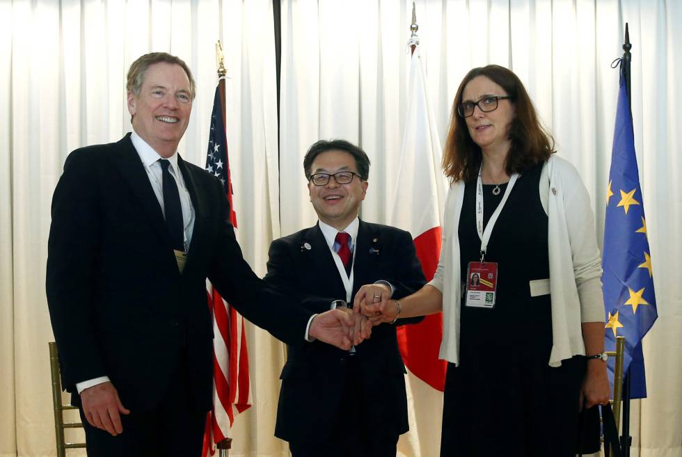 El representante de Comercio estadounidense Robert Lighthizer, su par japonés Hiroshige Seko y la europea Cecilia Malmström en la XI Cumbre de la OMC en Buenos Aires.