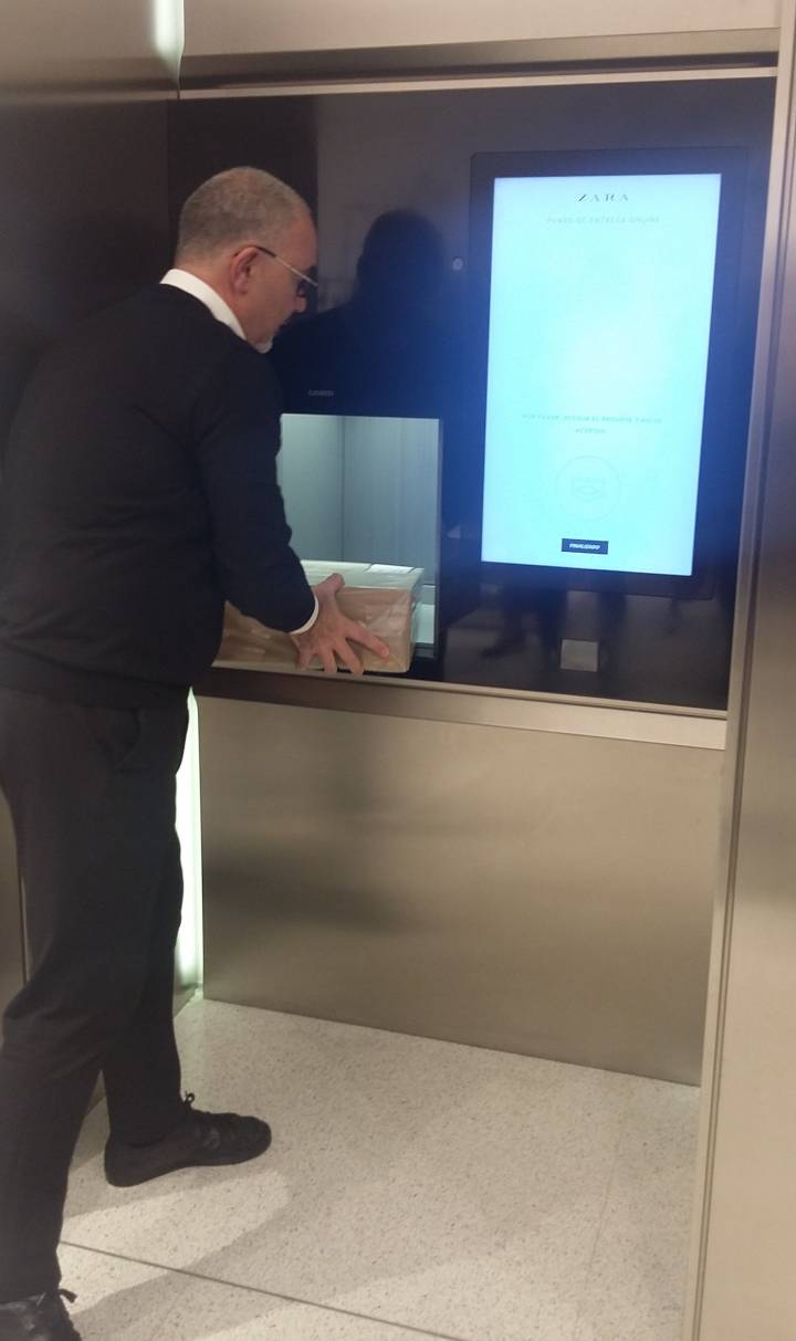 Cajeros entrega pedidos automáticos Zara