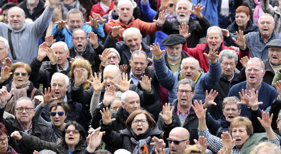 Pensionistas concentrados el lunes en Bilbao para protestar por las pensiones.