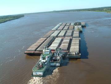 Barcos de la naviera paraguaya LÃ­neas Panchita GSA, en la hidrovÃ­a Parguay-ParanÃ¡. 