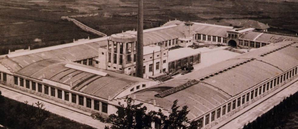 La primera fábrica de Textil Santanderina fue fundada en 1923 en Cabezón de la Sal (Santander).