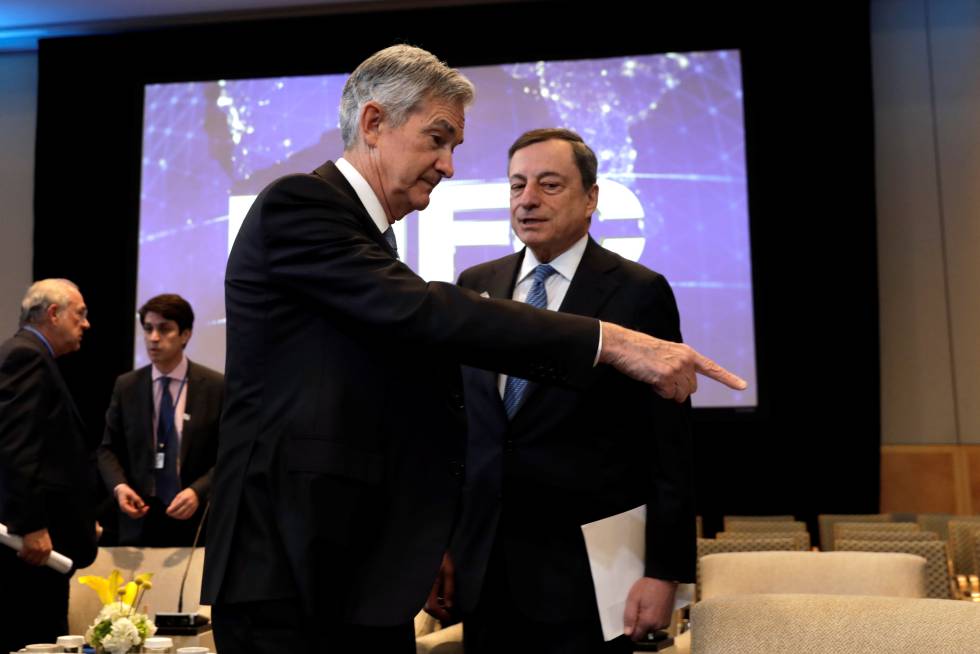 Jerome Powell, presidente de la Reserva Federal, y Mario Draghi, presidente del BCE
