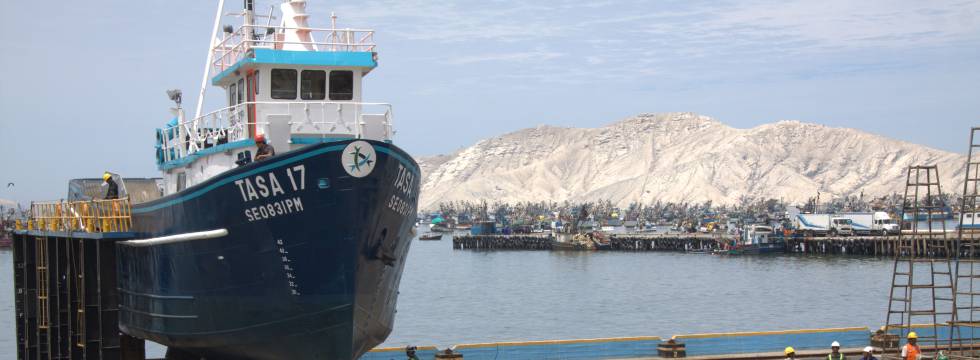 Un barco de la flota de TASA en el puerto peruano de Chimbote, al norte de Lima. 