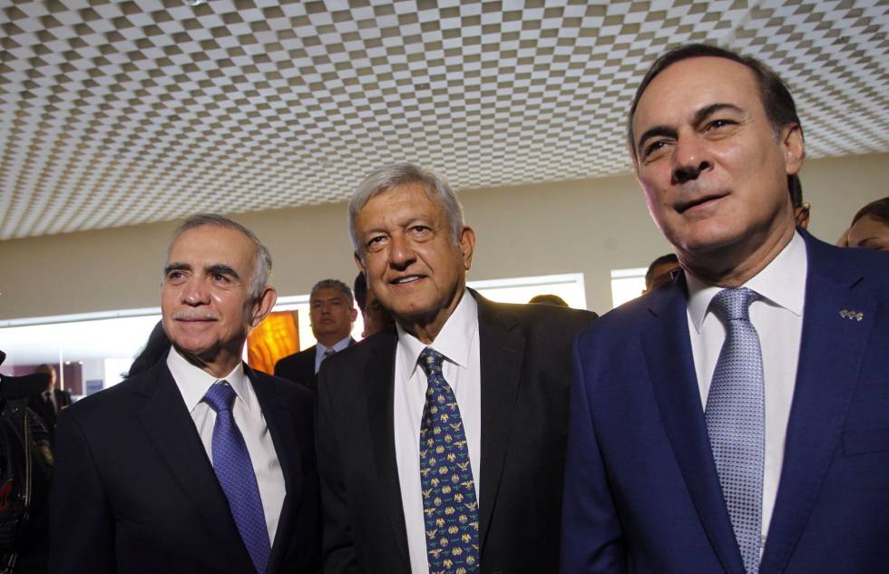 Romo, López Obrador y Castañón, a su llegada a la reunión.