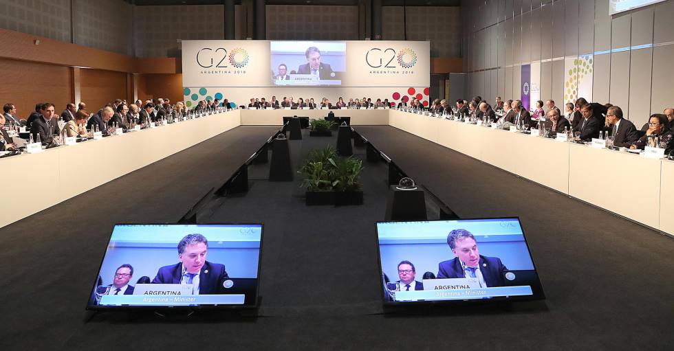 El ministro de EconomÃ­a de Argentina, NicolÃ¡s Dujovne, habla durante la reuniÃ³n de ministros de de Finanzas del G-20, en Buenos Aires, 