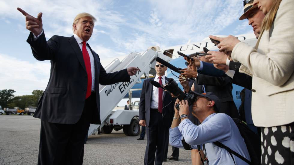 El presidente Donald Trump al llegar al aerupuerto de Erie, Pensilvania