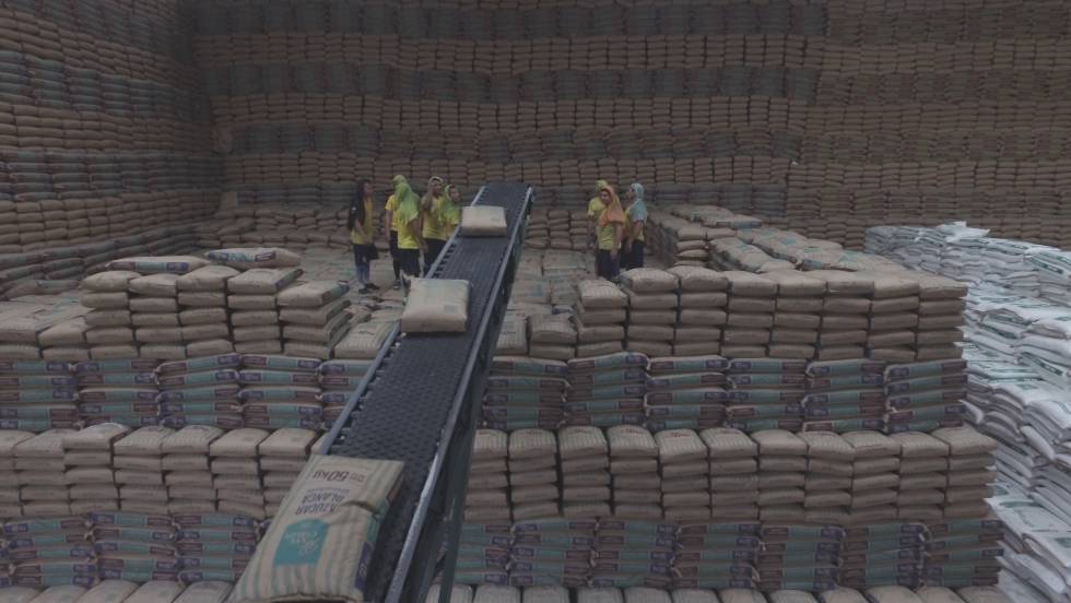 La planta de San Carlos produce 3,6 millones de sacos de azÃºcar diarios durante el periodo de cosecha.
