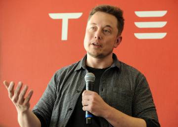 El regulador bursátil de EE UU demanda a Elon Musk por tuitear información falsa sobre Tesla