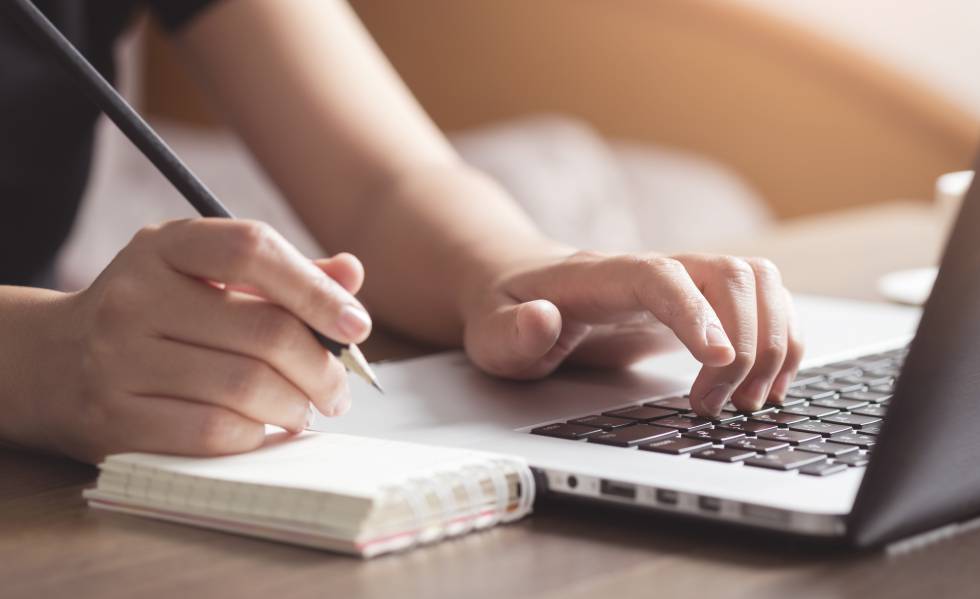 Emails', informes, presentaciones… ¿sabes escribir bien (y sin faltas) en  el trabajo? | Economía | EL PAÍS