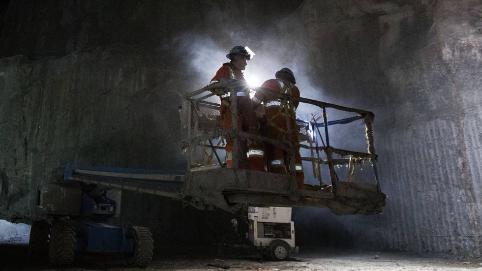 Dos trabajadores de la construcciÃ³n, en una central hidroelÃ©ctrica de Quebec.