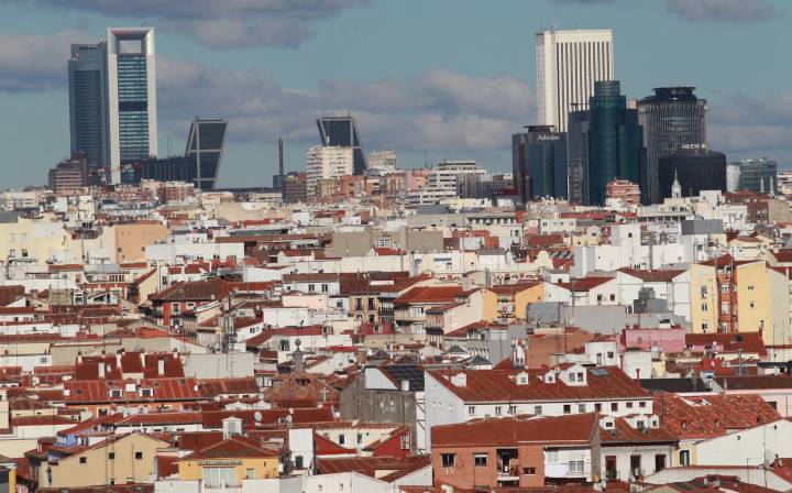 Власти Мадрида хотят расселить туристов на окраинах города |  © SANTI BURGOS 