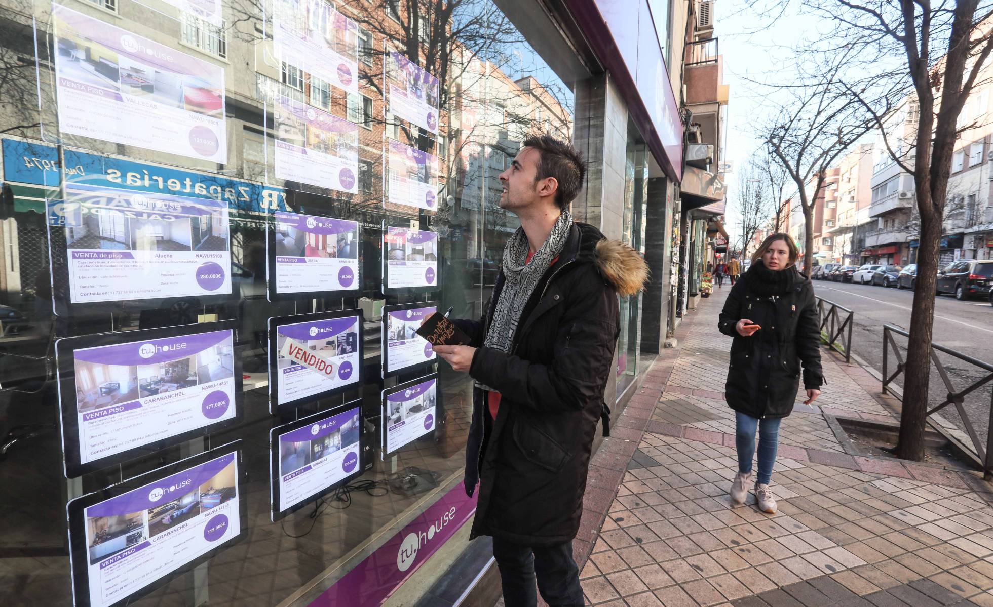 El Banco de España advierte que el acceso a la vivienda de los jóvenes se complica por la precariedad laboral