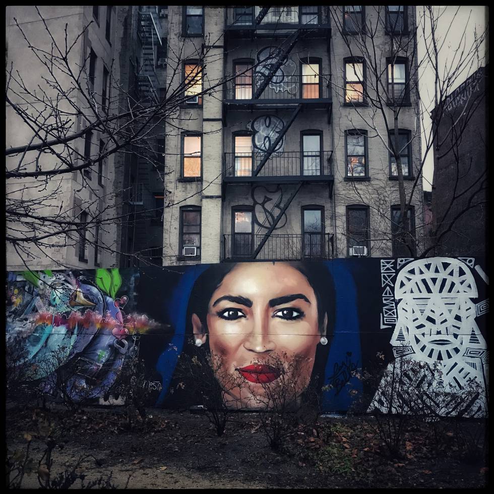 Mural con la imagen de Alexandria Ocasio-Cortez en Nueva York. Â 