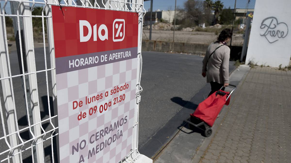 Una clienta en un Dia en Sevilla.