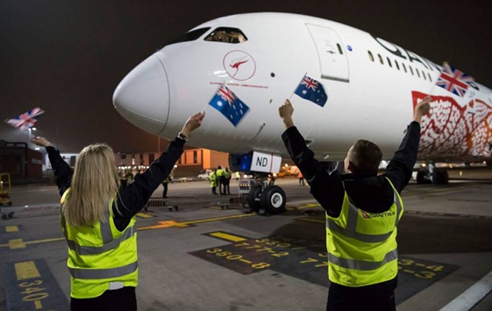 Vuelo inaugural de Qantas entre Perth y Londres. 