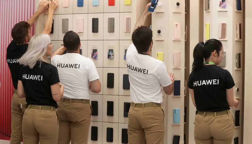 Huawei levanta la persiana de su macrotienda en Madrid después de que Trump levantara el veto