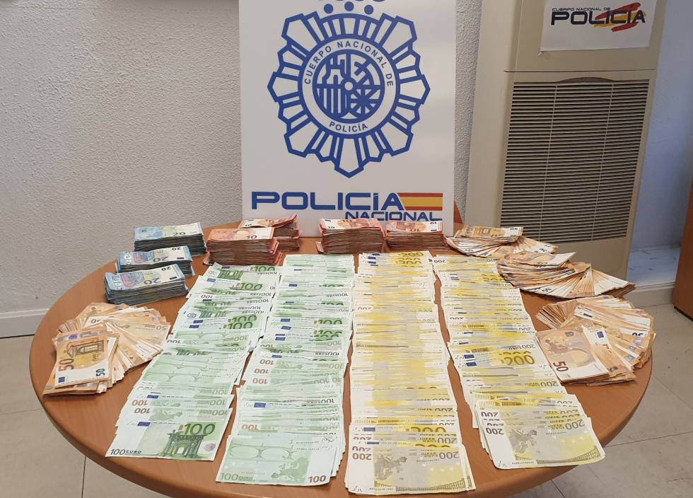 Detenidas una mujer y su hija en Huelva por estafar 500.000 euros y fingir sus muertes 1563523903_830857_1563527815_noticia_normal