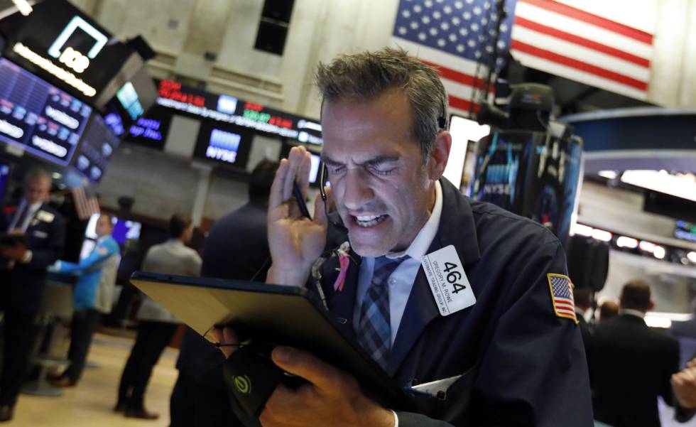 Um operador da bolsa esta semana num pregÃ£o nova-iorquino de Wall Street.