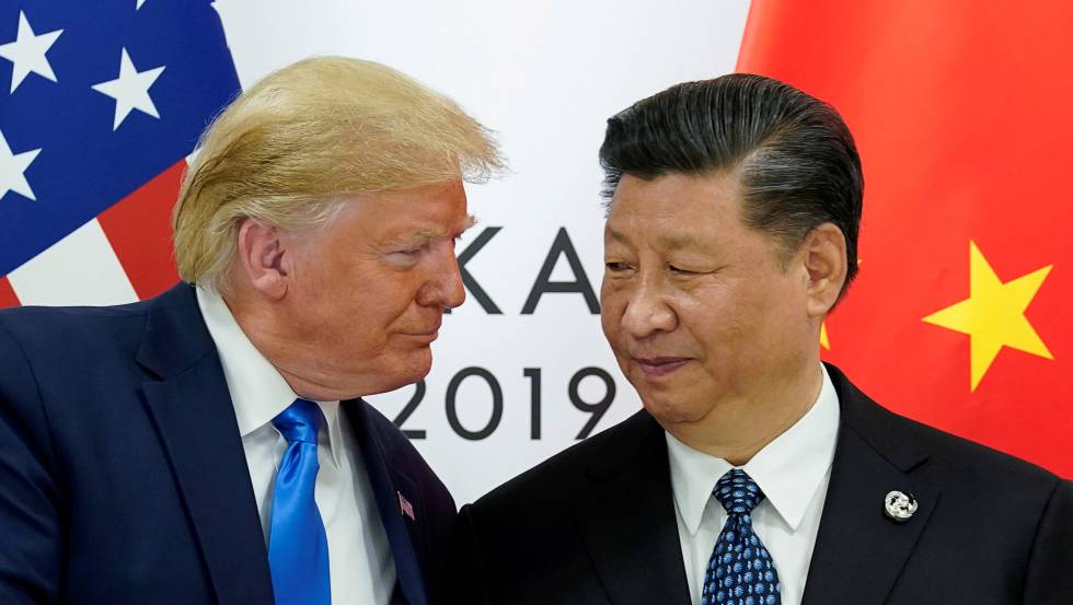 Los presidentes de EE UU, Donald Trump, y China, Xi Jinping, en la cumbre del G20 del pasado junio en Osaka (Japón).