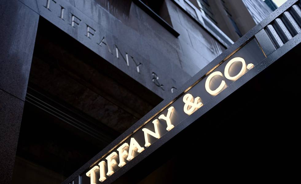 LVMH: Sacudida en el mercado del lujo: Louis Vuitton quiere hacerse con Tiffany | Economía | EL PAÍS