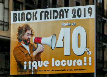 Cartel publicitario del Black Friday que anuncia descuentos de hasta el 40% en Madrid, a 24 de noviembre de 2019.