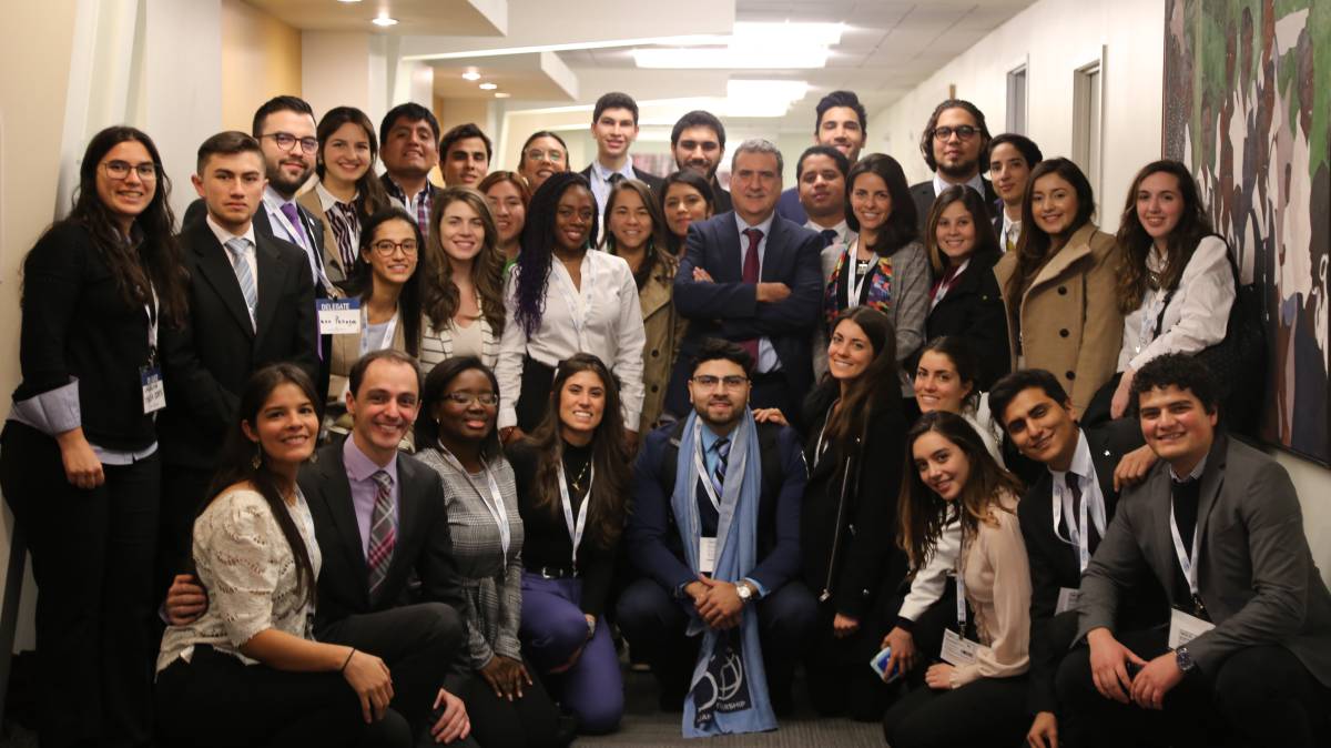 Jóvenes latinoamericanos en el encuentro.