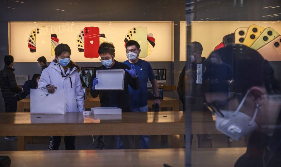 Dependents attend an Apple store in Beijing.