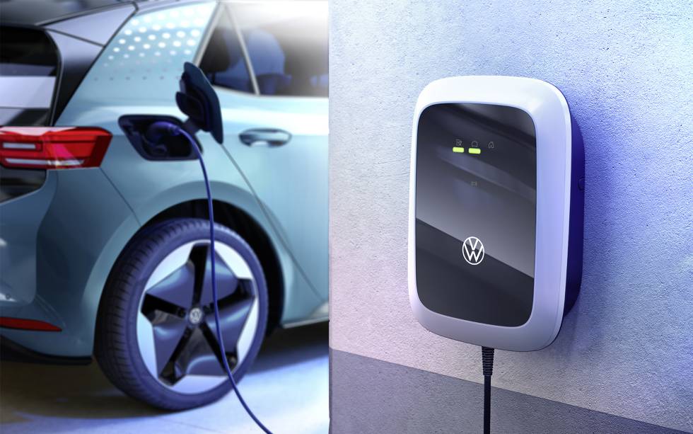 Wallbox de VW. Los fabricantes de automóviles ofrecen postes de carga para las plazas de garaje particulares desde unos 400 euros.