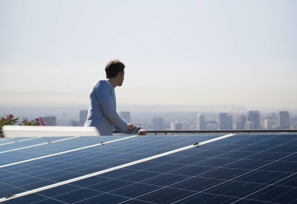 Con Repsol Solmatch puedes conectarte a comunidades solares urbanas situadas en el entorno y disfrutar de energía 100% renovable en el hogar.