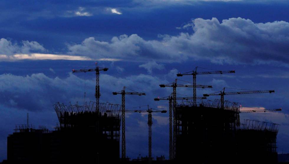 Una promoción de vivienda nueva en construcción.