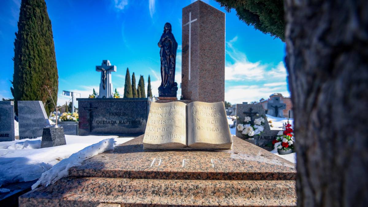 Una tumba en el cementerio de Pozuelo de Alarcón (Madrid), el pasado 14 de enero.