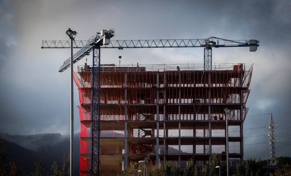 Un edificio en construcción.