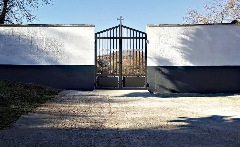 La entrada del cementerio de Villaverde (La Rioja).