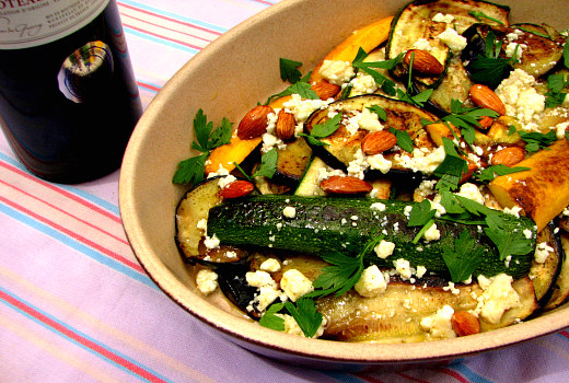 Verduras a la parrilla con miel, queso y almendras