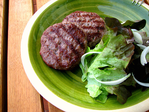 Hamburguesas con alcaparras y cerveza negra