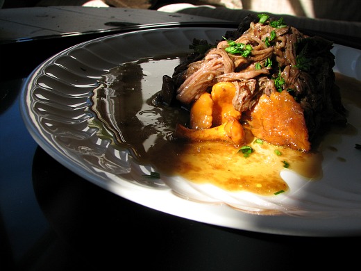 Costilla de ternera guisada con setas