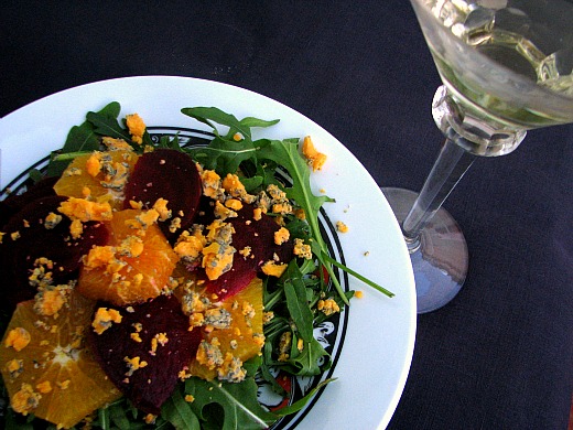 Entrantes de Navidad: ensalada de remolacha y naranja, crema de coliflor con huevas y lombarda glaseada con jamón