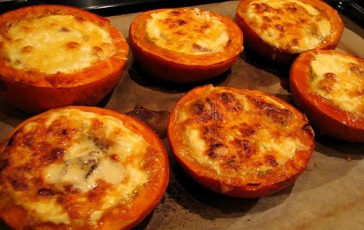 Potimarrones rellenos de beicon, queso y crema fresca