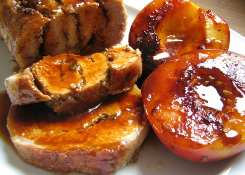 Lomo relleno con nectarinas