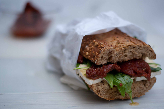 Bocata queso fresco tomates secos