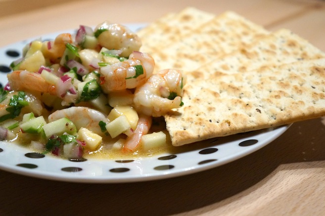 Cebiche de gambas con manzana y plátano