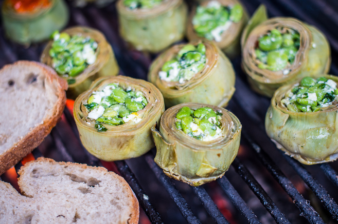 Alcachofas rellenas de habitas con menta