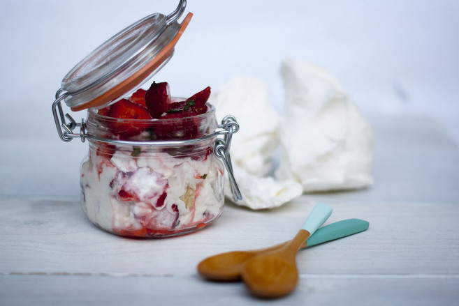 'Eton mess' de fresas, nata y merengue
