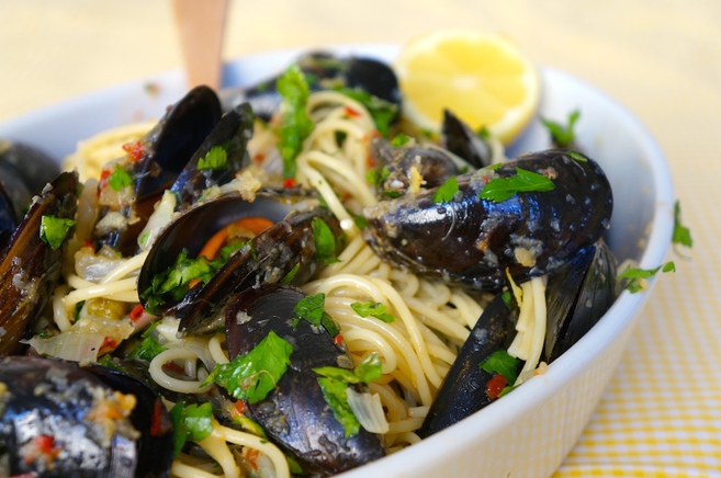 Receta de fin de mes: espaguetis con mejillones y alcaparras